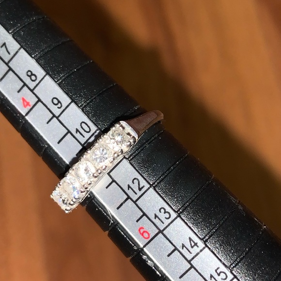 Platinum Ring with Diamonds - Picture 7 of 9